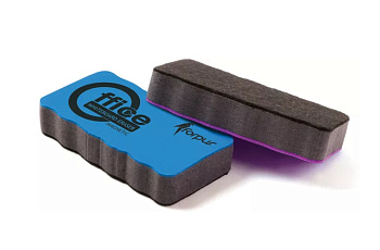 Magnetic sponge for whiteboard